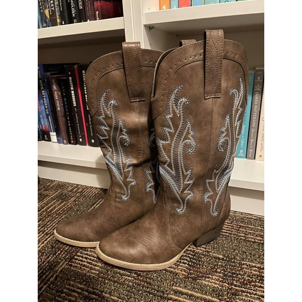 🆕Women Brown Synthetic Embroidered Pointy Toe Comfortable Chunky Heel Boot